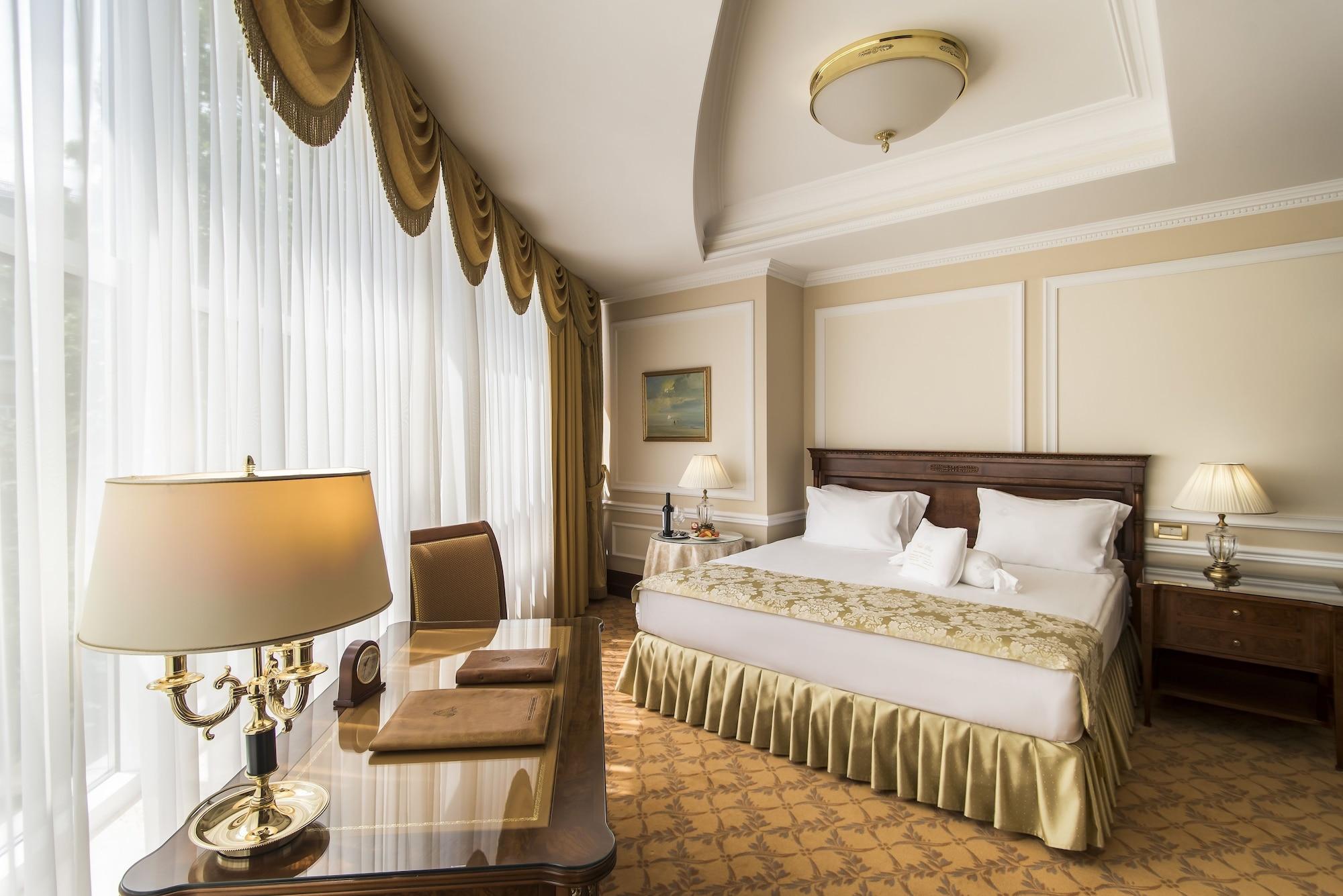 Nobil Luxury Boutique Hotel Chişinău Esterno foto