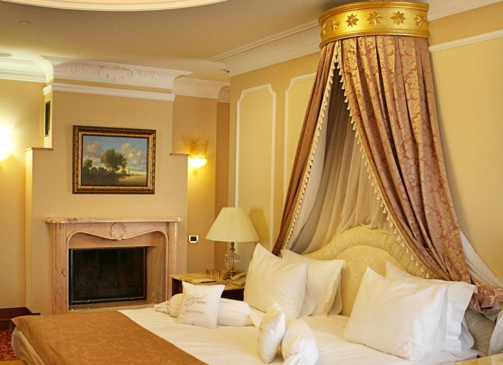 Nobil Luxury Boutique Hotel Chişinău Esterno foto